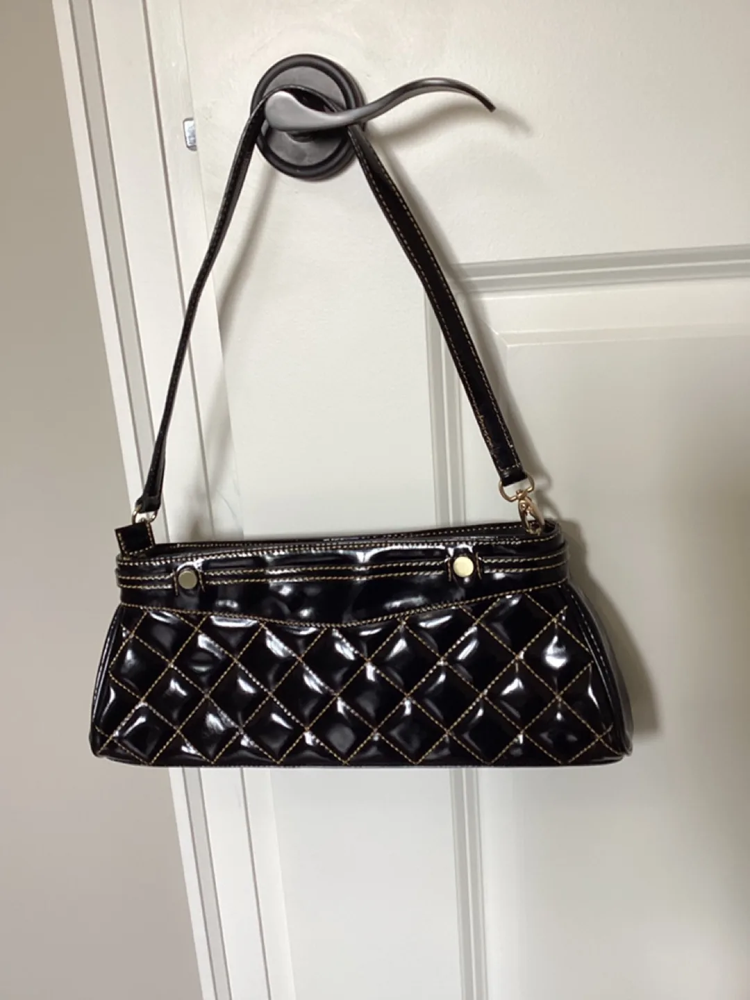 MAXX NEW YORK SIGNATURE HANDBAG image indicator(2)