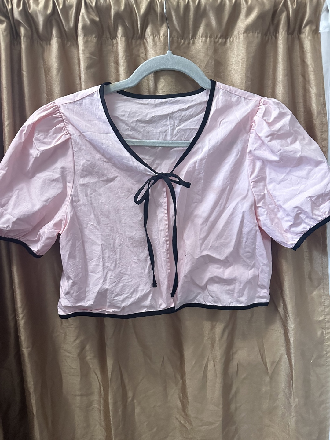 Pink cropped blouse with black trim