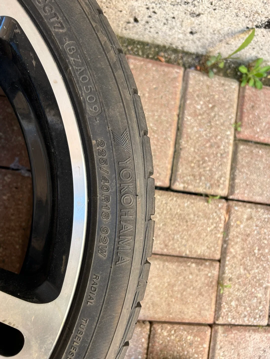 18 inch alloy wheel with Yokohama tire image indicator(3)