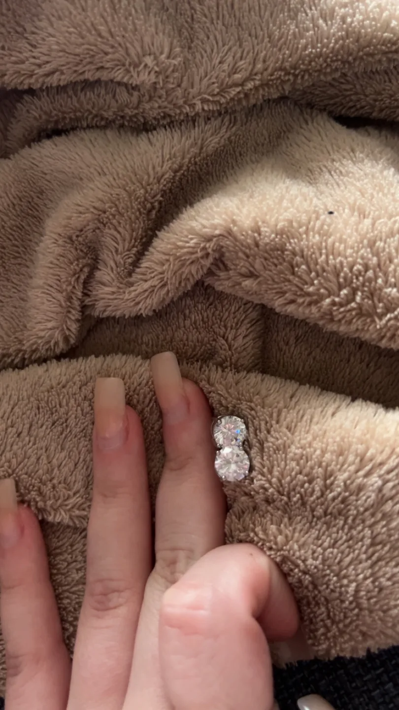 NEW Sparkling Cubic Zirconia Stud Earrings💚 image indicator(2)