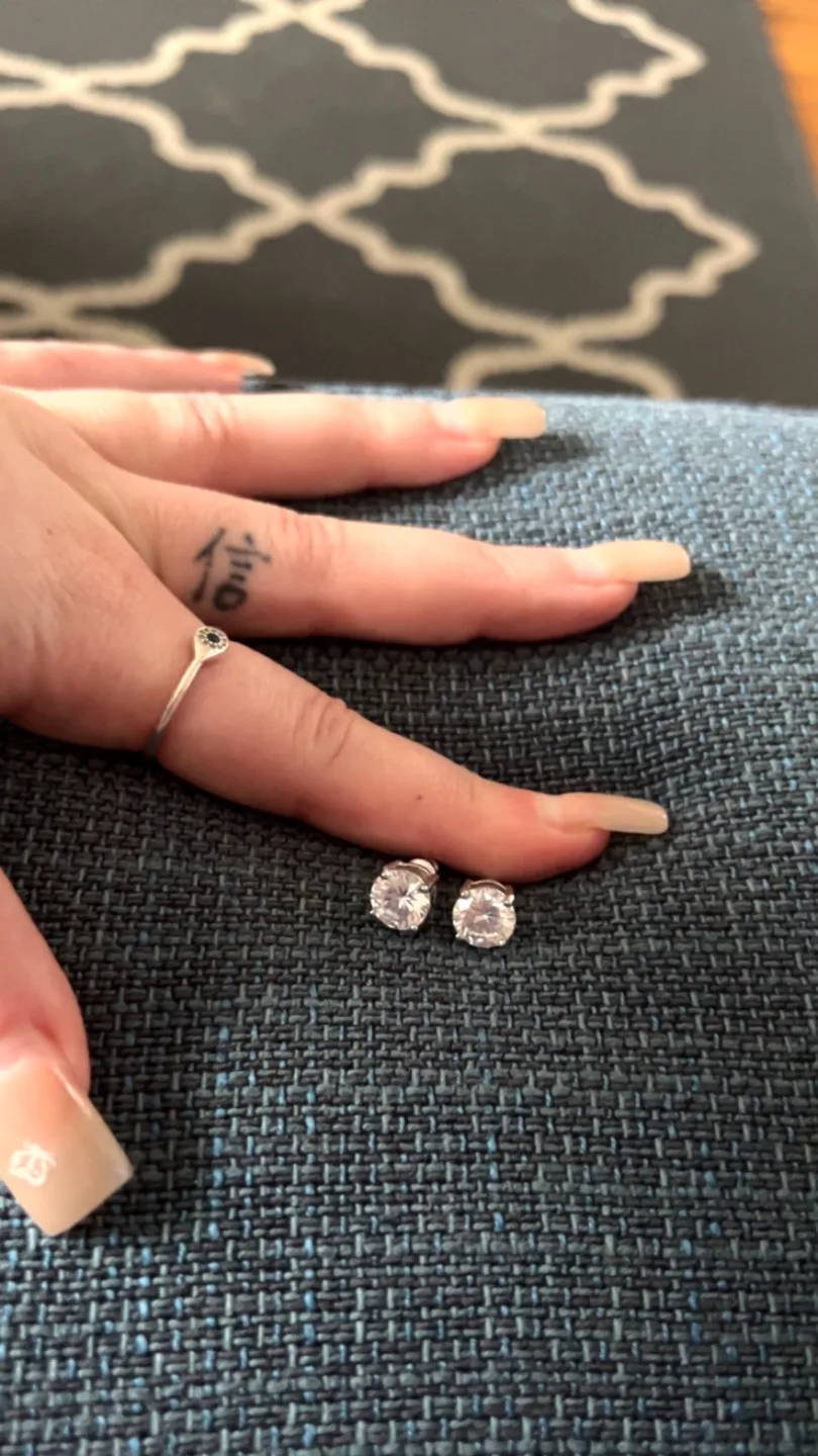 NEW Sparkling Cubic Zirconia Stud Earrings💚 image indicator(3)