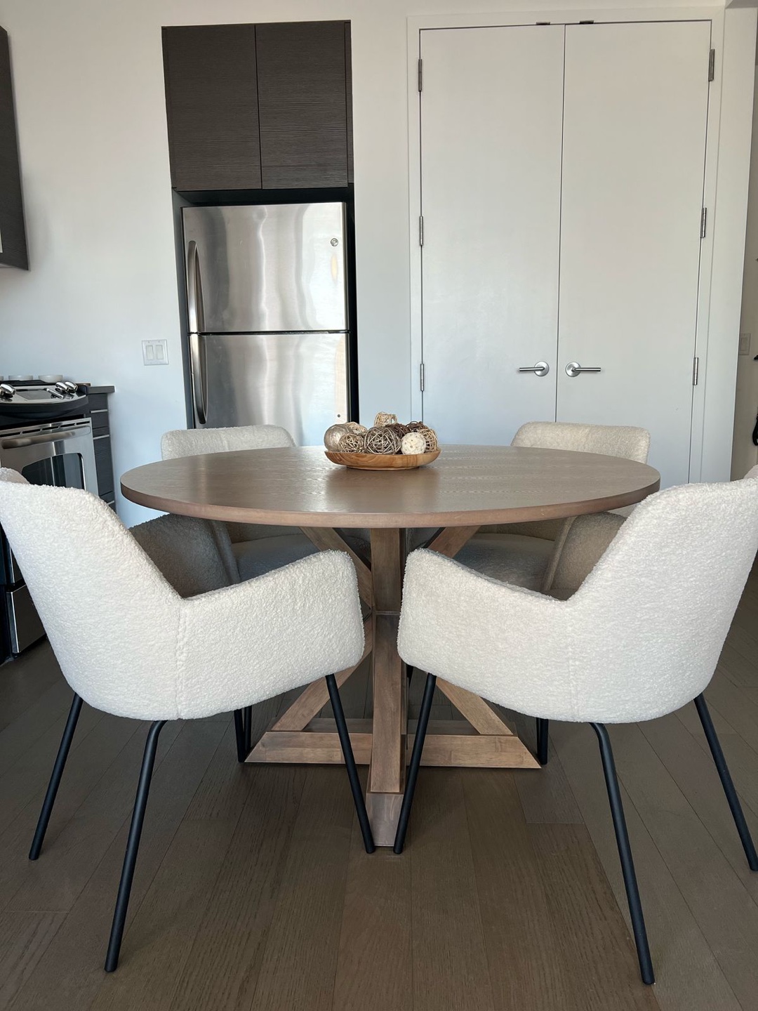 47" Round Farmhouse Dining Table and 4 Chairs