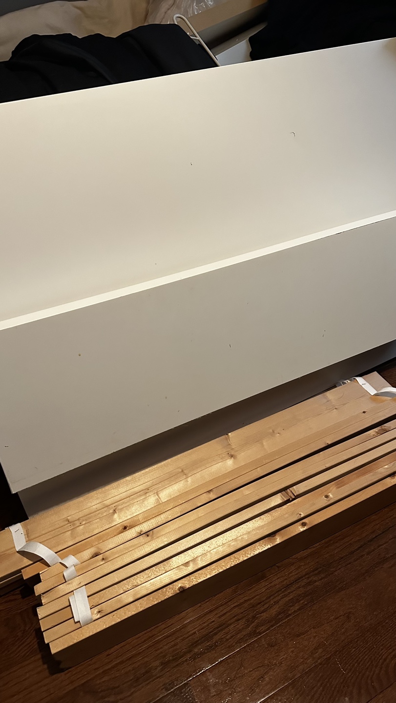 Single bed frame and mattress