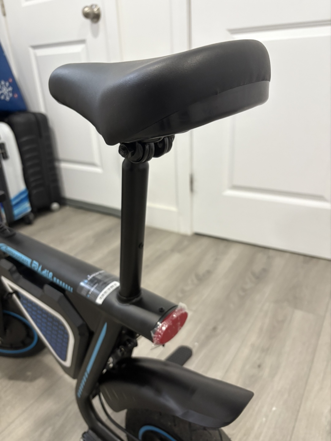 Radii8 Electric Scooter - Like New - photo 5