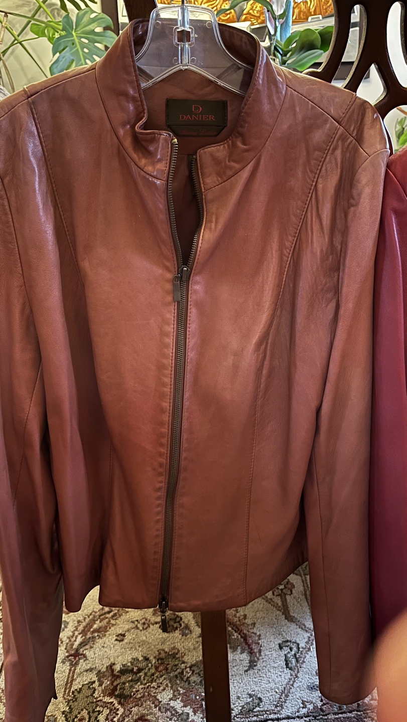 Danier Leather Jackets for Women Size Medium - photo 2