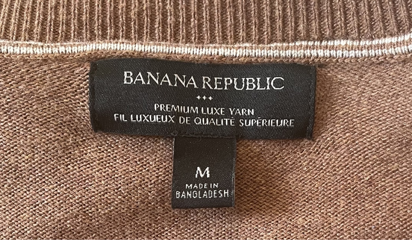 Banana Republic’s V-Neck Sweatshirt - photo 4