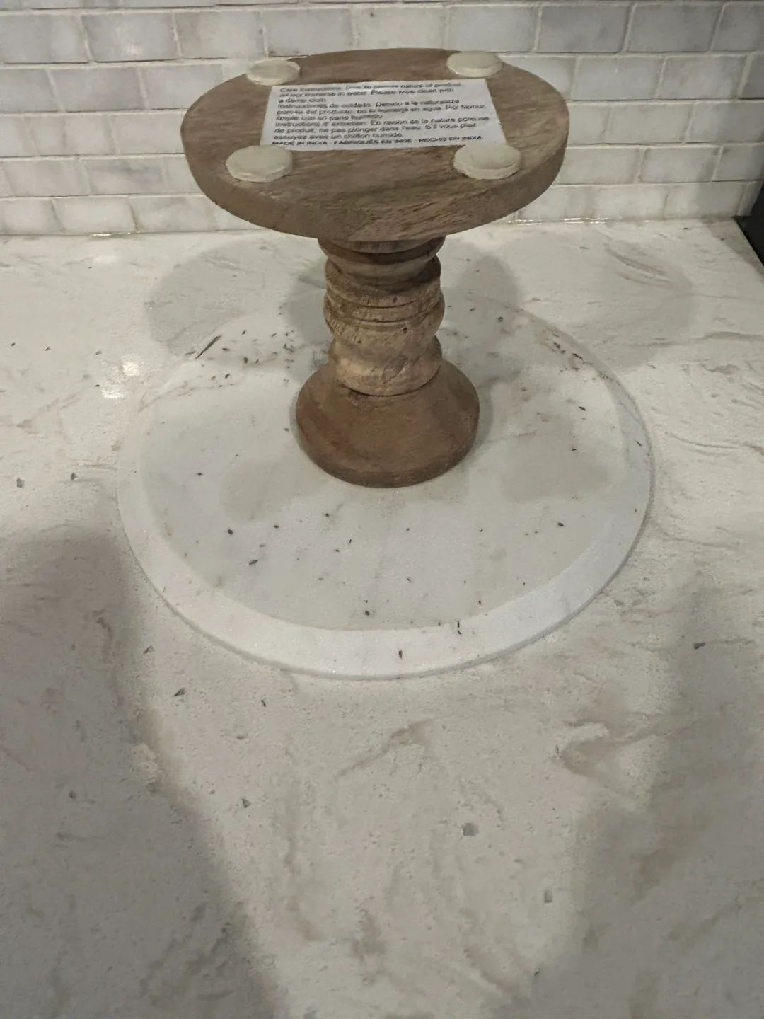 Marble and Wood Cake Stand image indicator(4)
