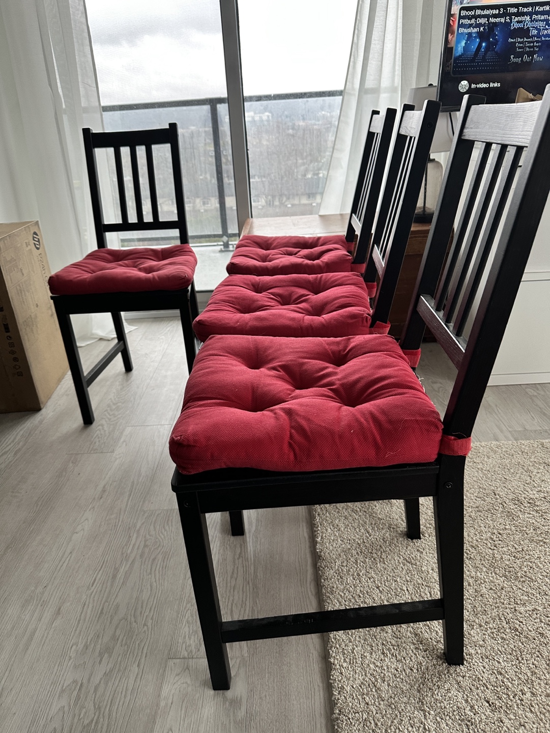 4 IKEA STEFAN Dining Chairs with Red pads MALINDA - photo 4