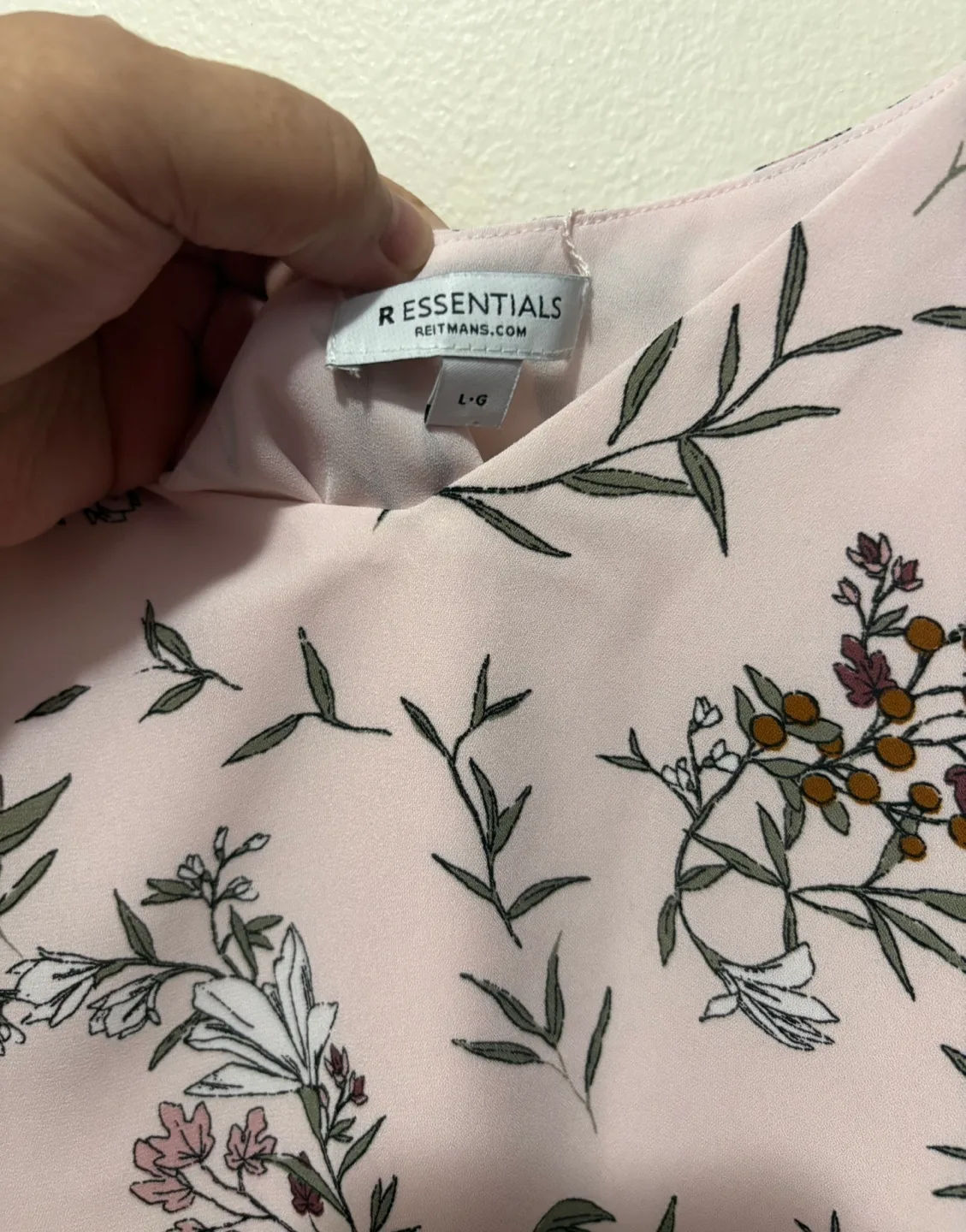 Reitmans Essentials Sleeveless Blouse- Size Large image indicator(2)