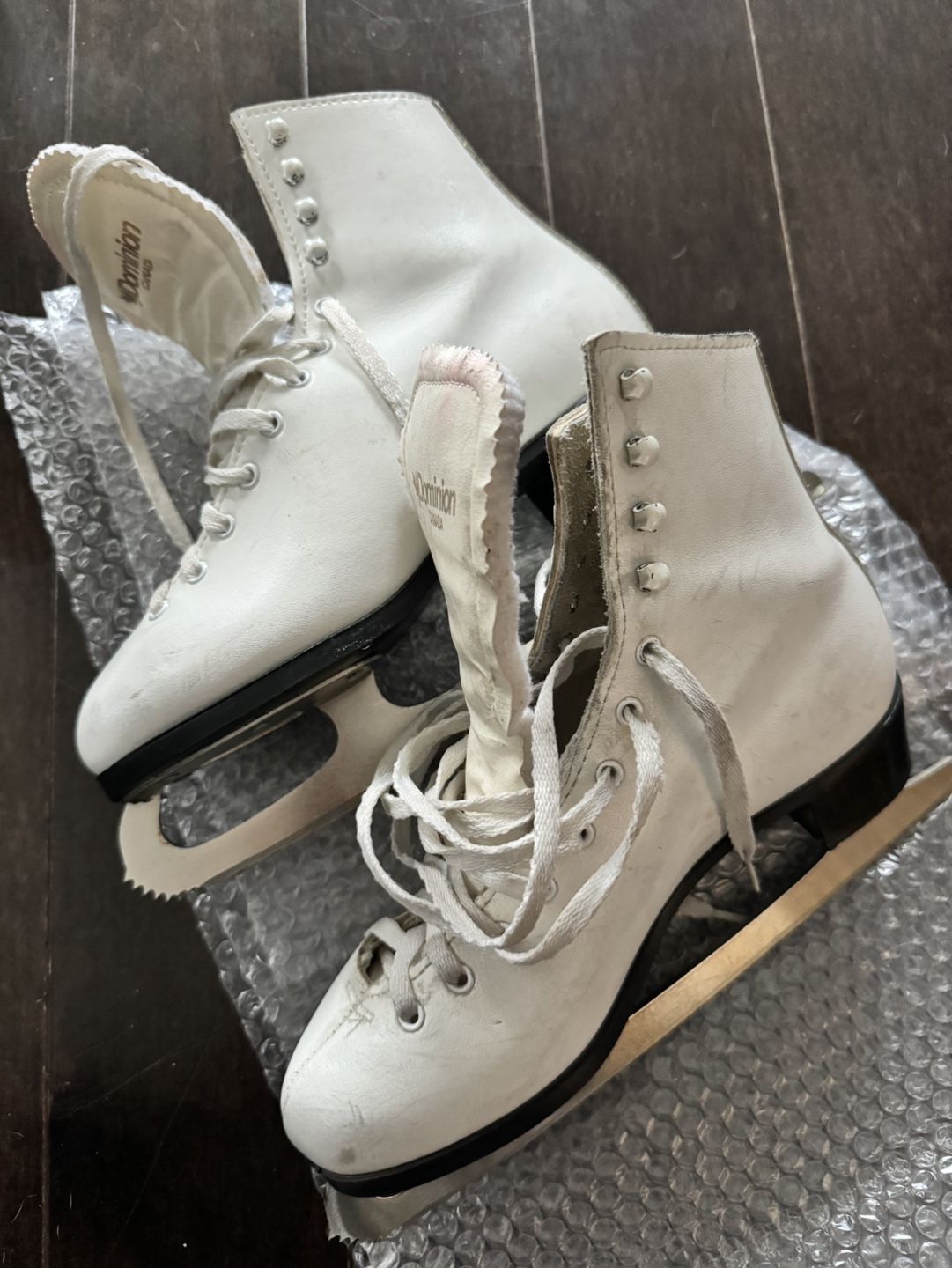 💚Vintage Dominion Canada Figure Skates💚