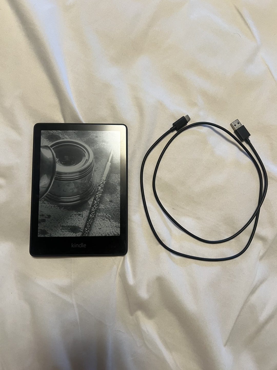 Kindle E-reader with USB charging cable