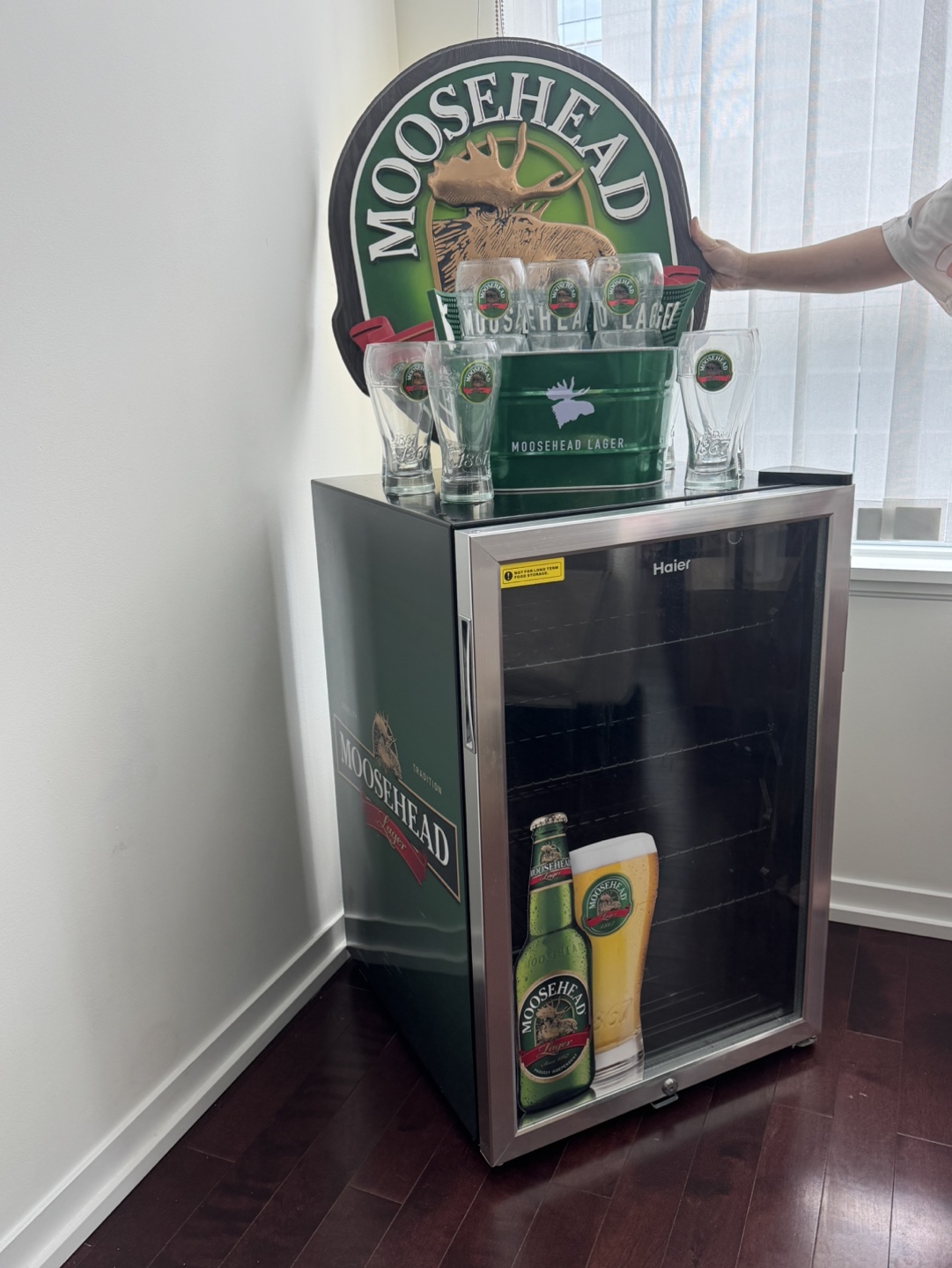 Moosehead Lager Beverage Cooler with Glasses and Sign