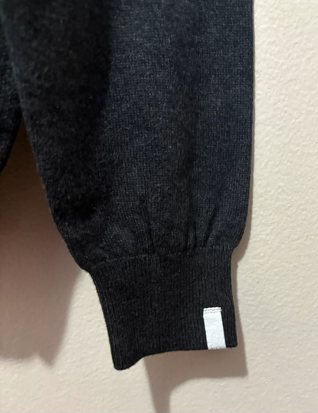 Women’s Lacoste Live Knitwear with Pink Splash Design image indicator(5)