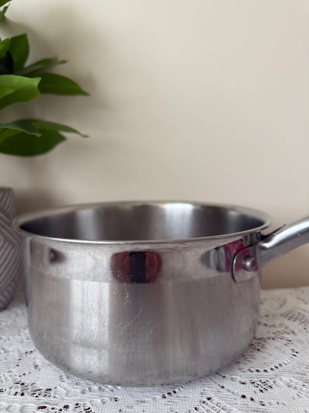 💚T-fal Stainless Steel Saucepan: Good quality & condition image indicator(5)