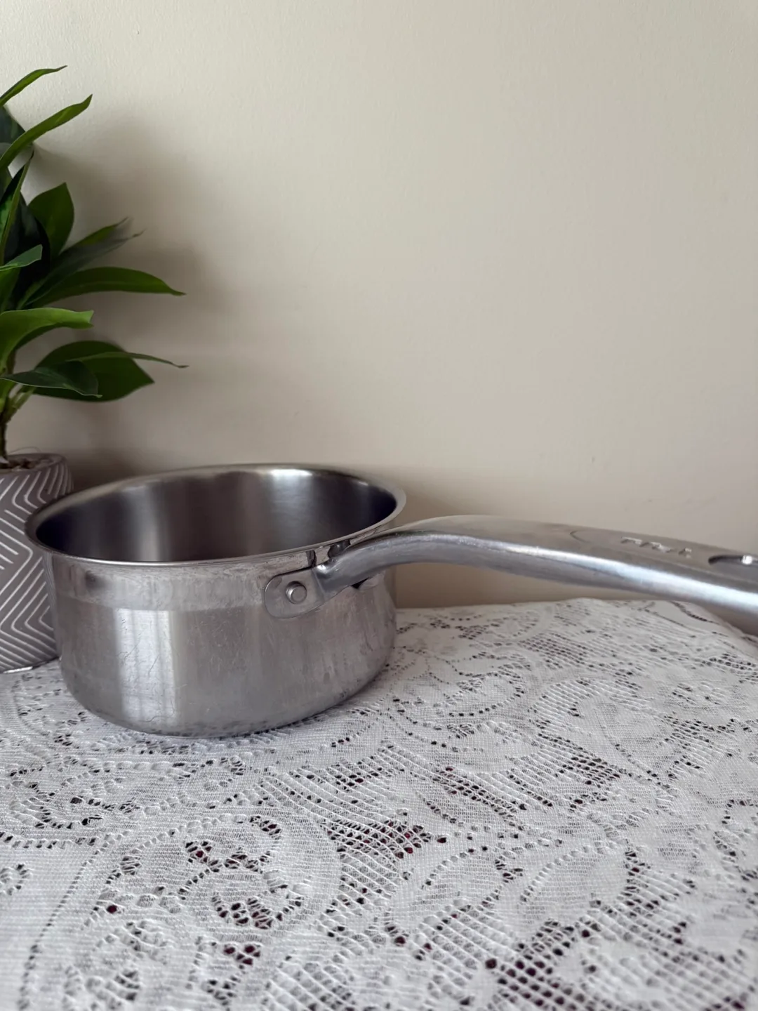 💚T-fal Stainless Steel Saucepan: Good quality & condition image indicator(3)