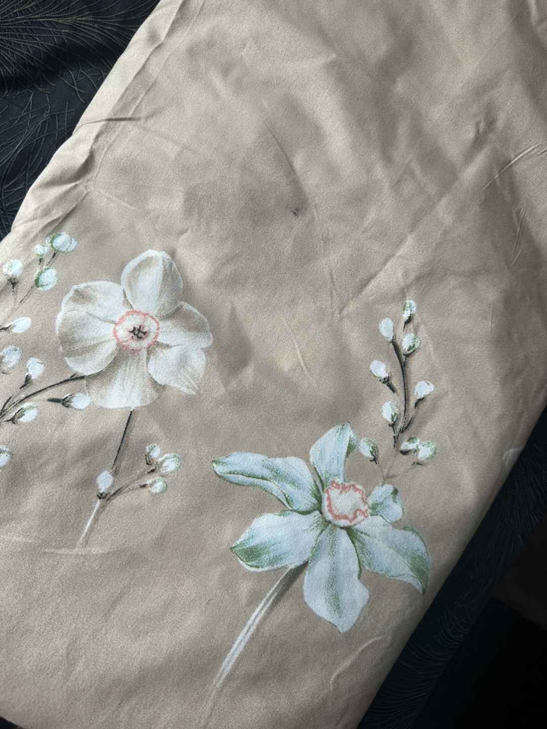Beige Floral cotton bedsheet with 2 pillowcases Cover Set