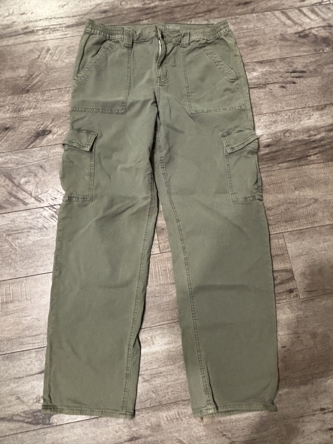 American Eagle Women's Olive Green Cargo Pants - Size 14