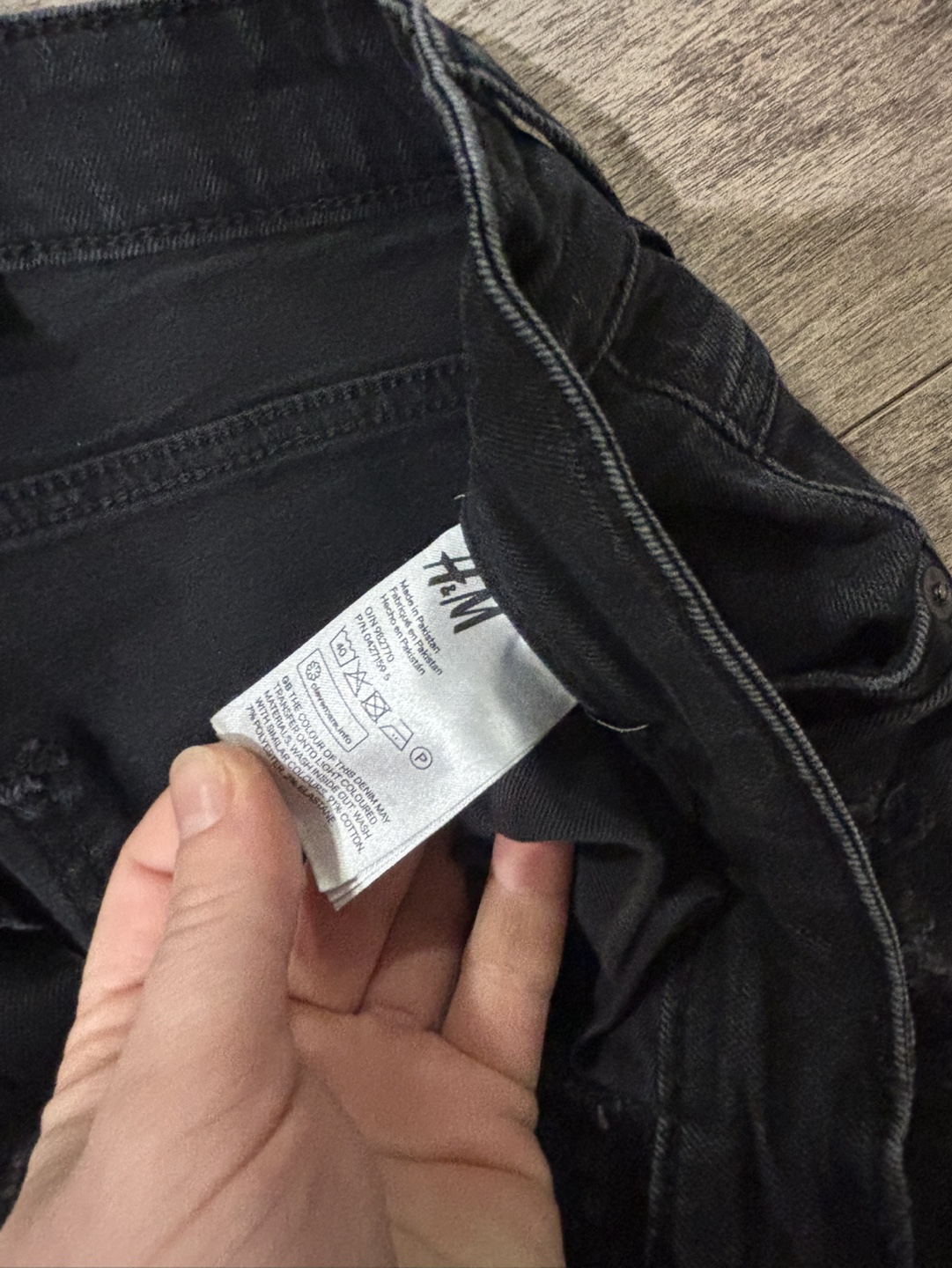 H&M Black Distressed Skinny Low Waist Jeans - Size 32/32 - photo 3