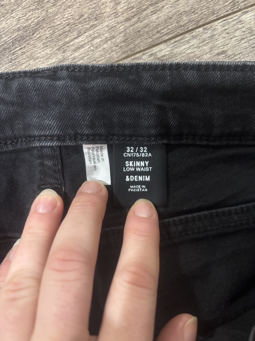 H&M Black Distressed Skinny Low Waist Jeans - Size 32/32 - photo 2