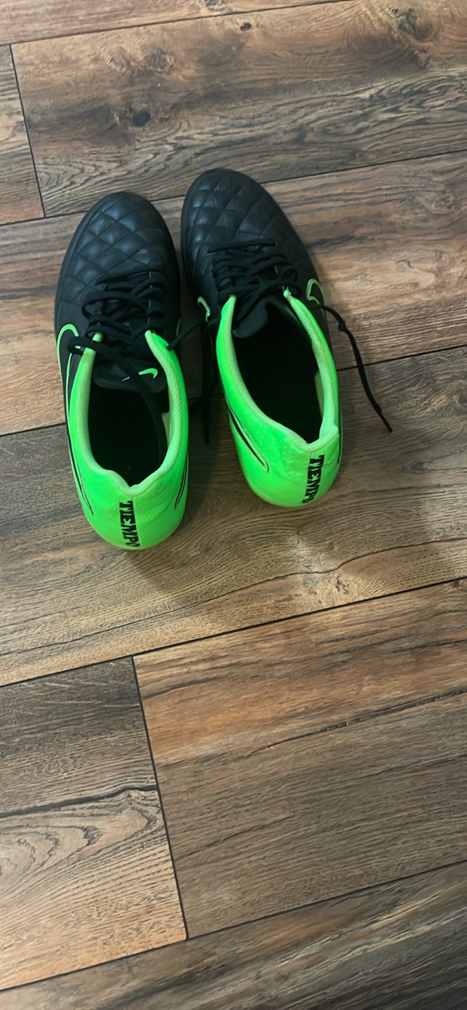 Nike Tiempo Genio Leather Football Cleats - Size 10