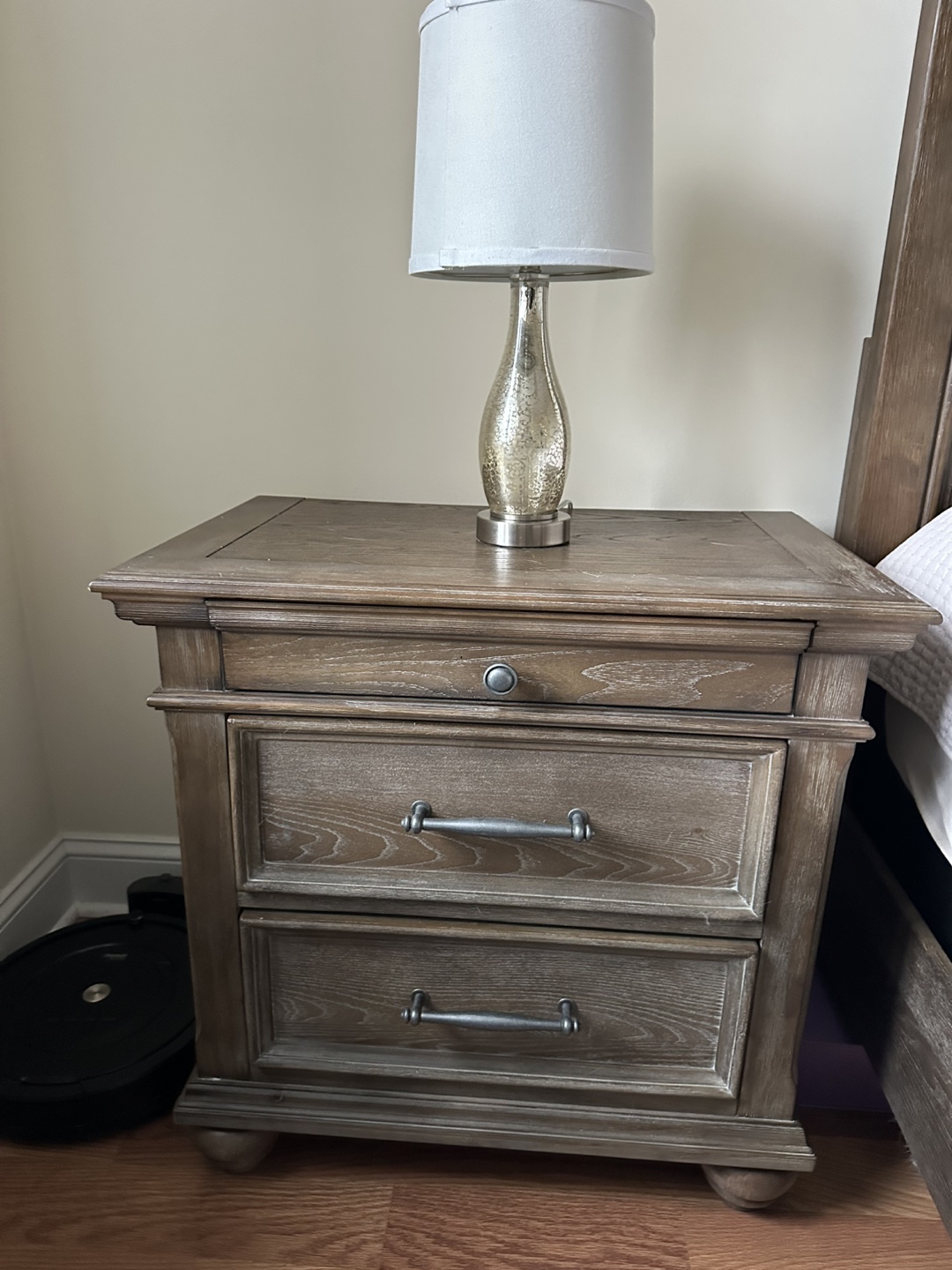 Bedroom Set - Queen Bed, Two Nightstands, and Dresser - photo 2