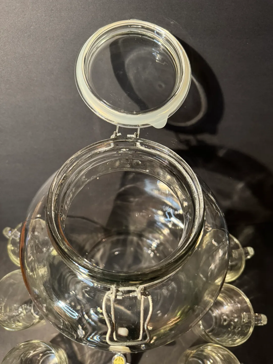 Vintage Glass Beverage Dispenser with 6 Cups image indicator(4)