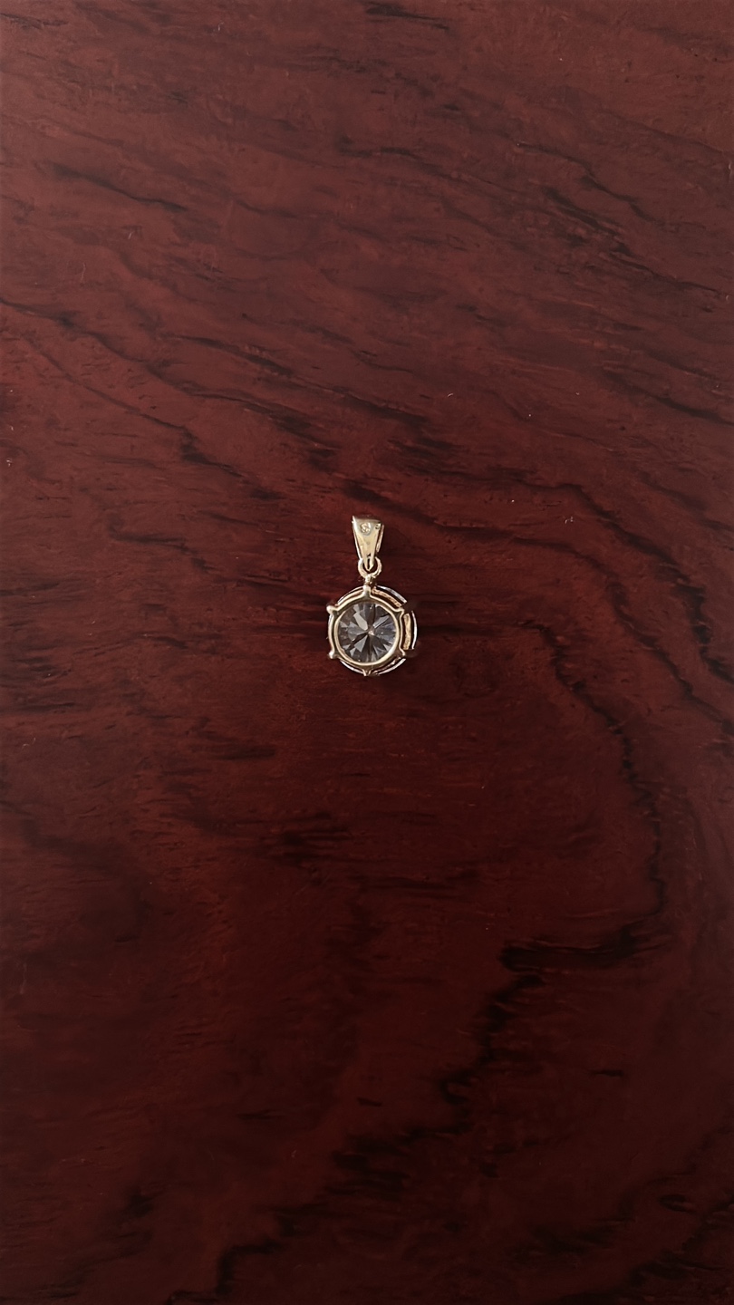 Elegant Solitaire Pendant - photo 2