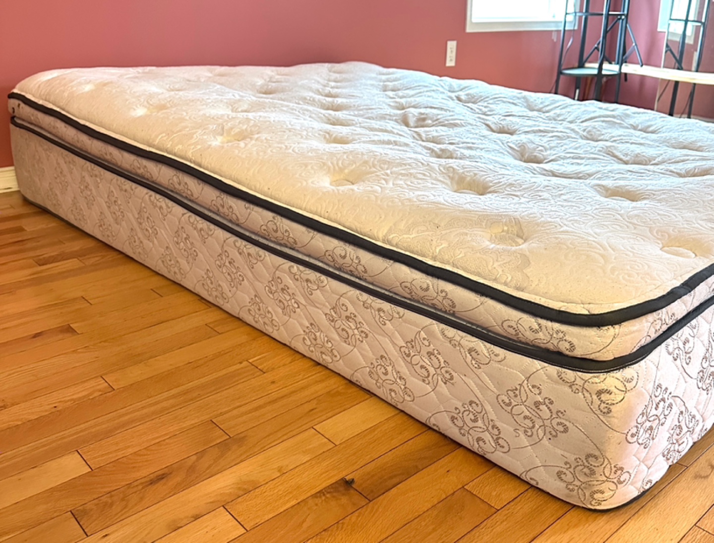 Sealy 15 Inche Queen Size Mattress (CAN DELIVER) - photo 3