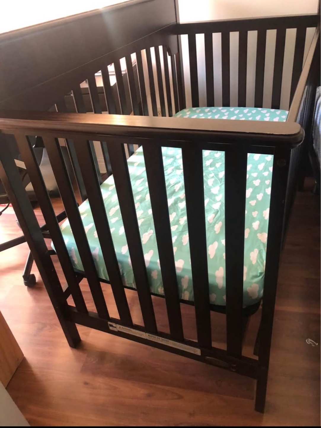 Graco Crib - Dark Brown Wood - photo 2