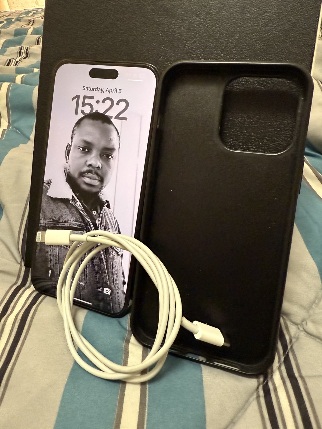 iPhone 14 Pro Max with Case and Cable - photo 2