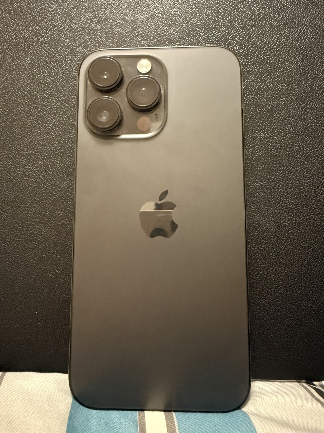 iPhone 14 Pro Max with Case and Cable - photo 5