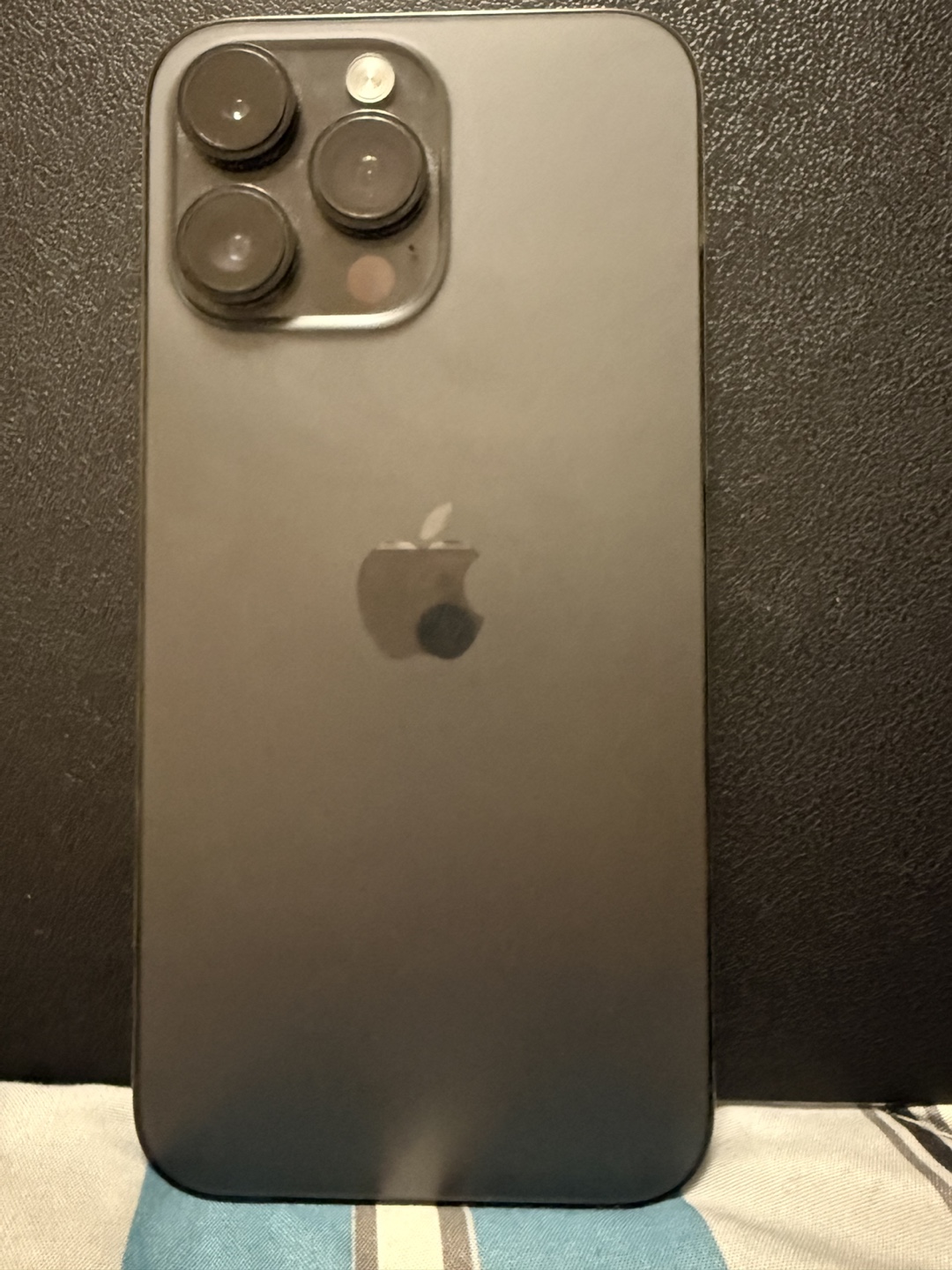 iPhone 14 Pro Max with Case and Cable - photo 4