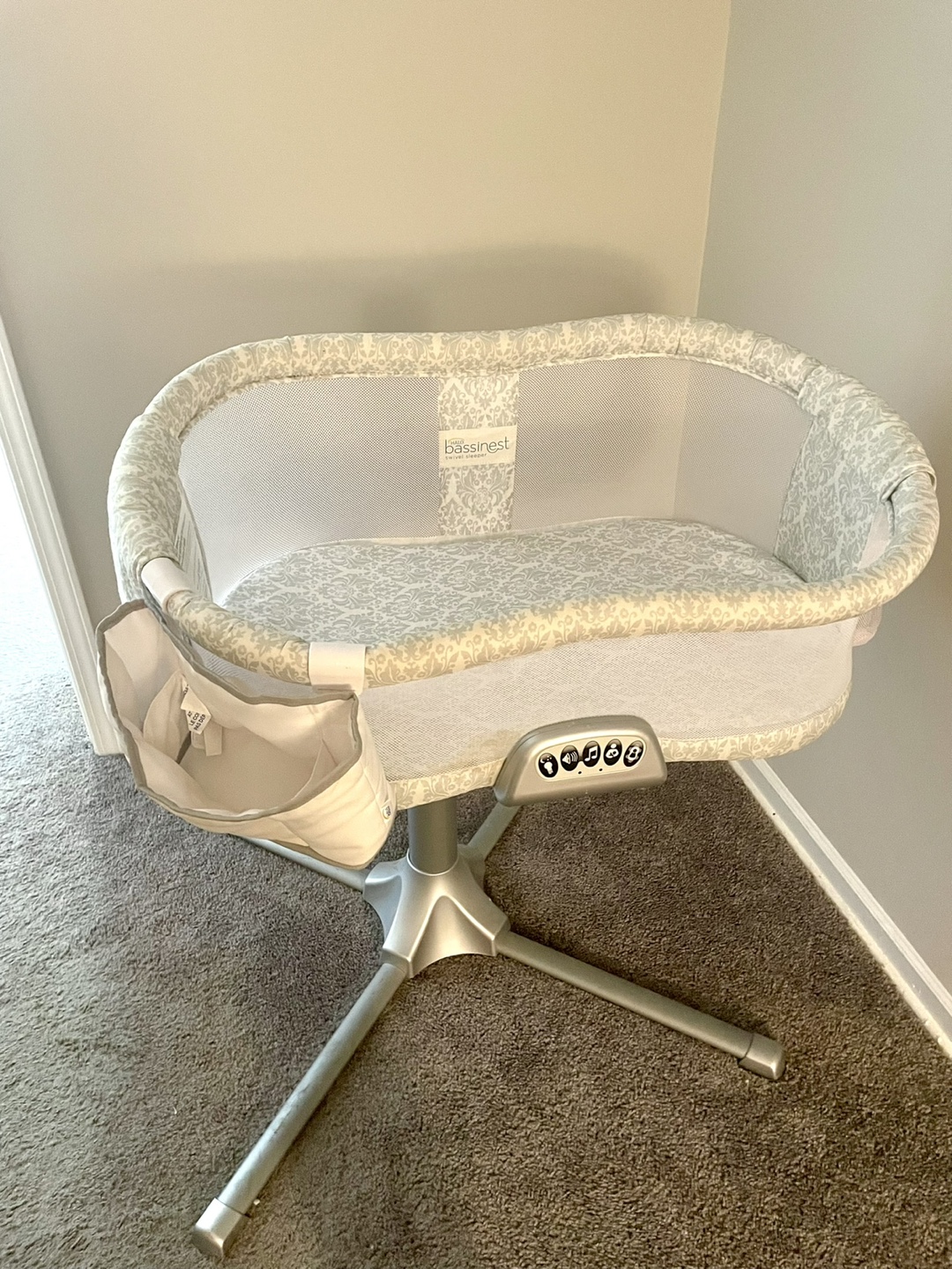 Halo Swivel Bassinet