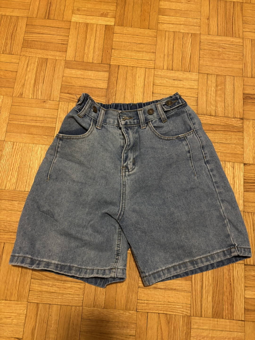 Women's Light Wash Jorts