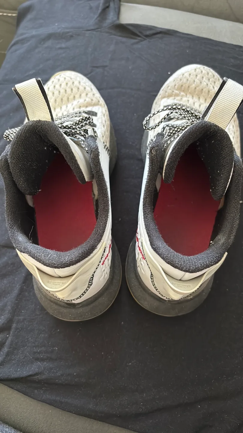 Nike LeBron Witness 6 Basketball Shoes image indicator(6)