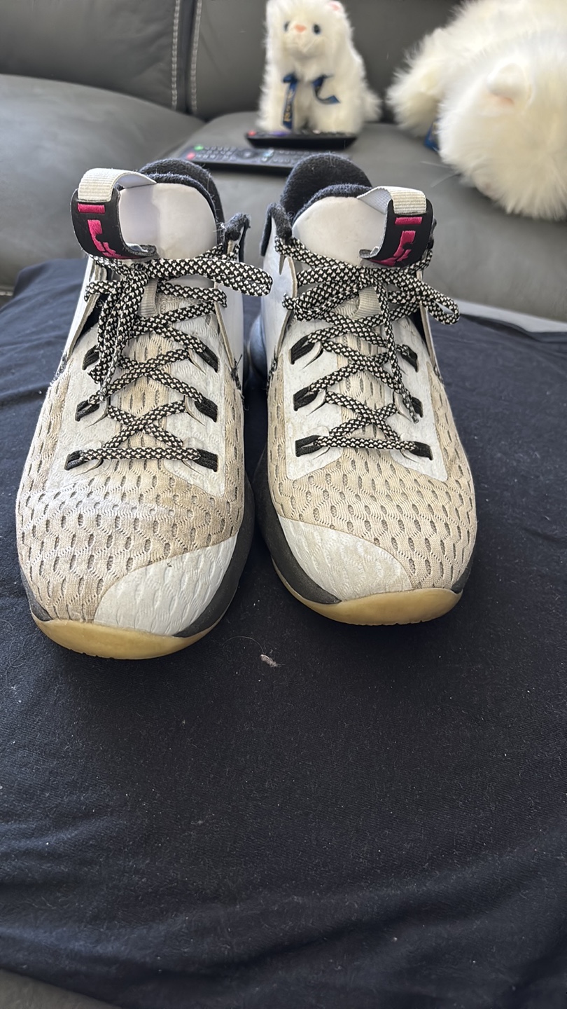 Nike LeBron Witness 6 Basketball Shoes - photo 4