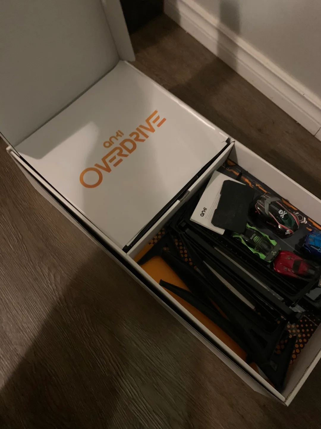 Anki Overdrive racing set app controlled image indicator(5)