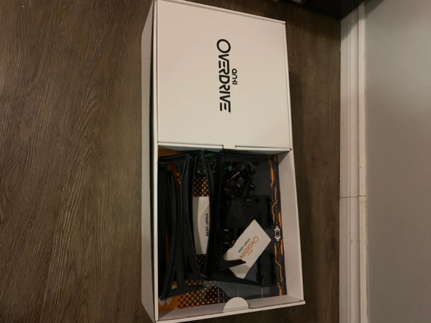 Anki Overdrive racing set app controlled image indicator(3)