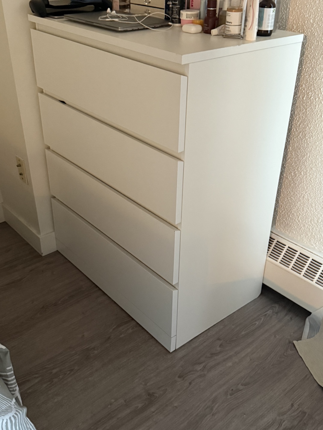 White four-Drawer Chest