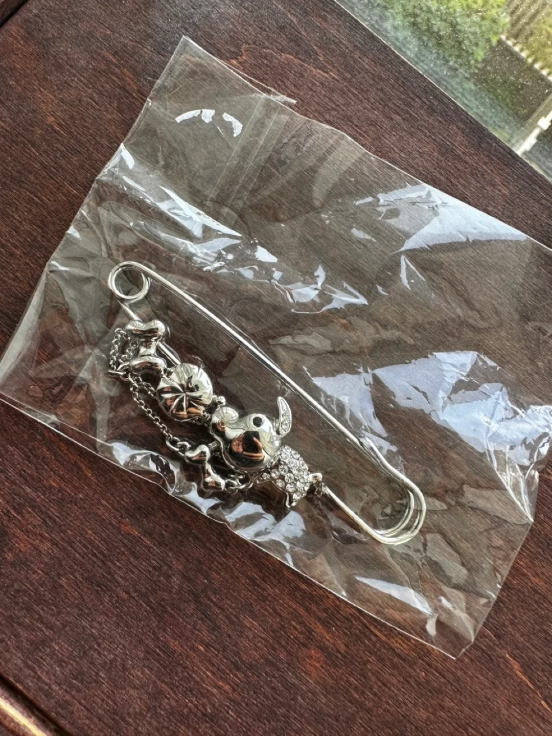NEW Silver Dog-Themed Pin Brooch image indicator(2)