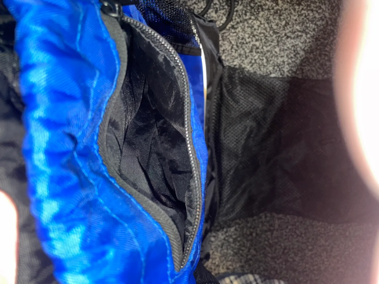 Blue and Black Drawstring Backpack with ball compartment image indicator(6)