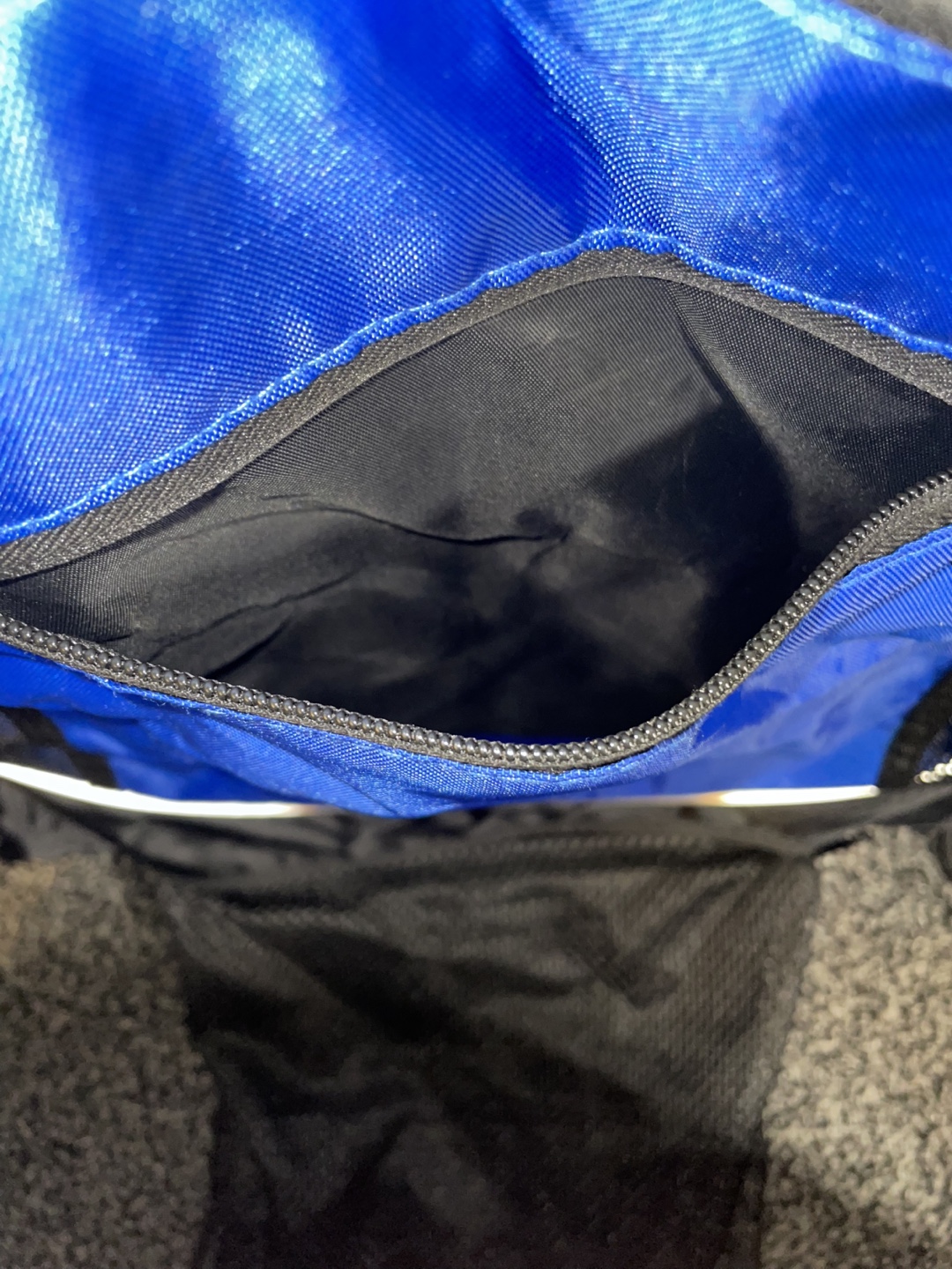 Blue and Black Drawstring Backpack with ball compartment - photo 3