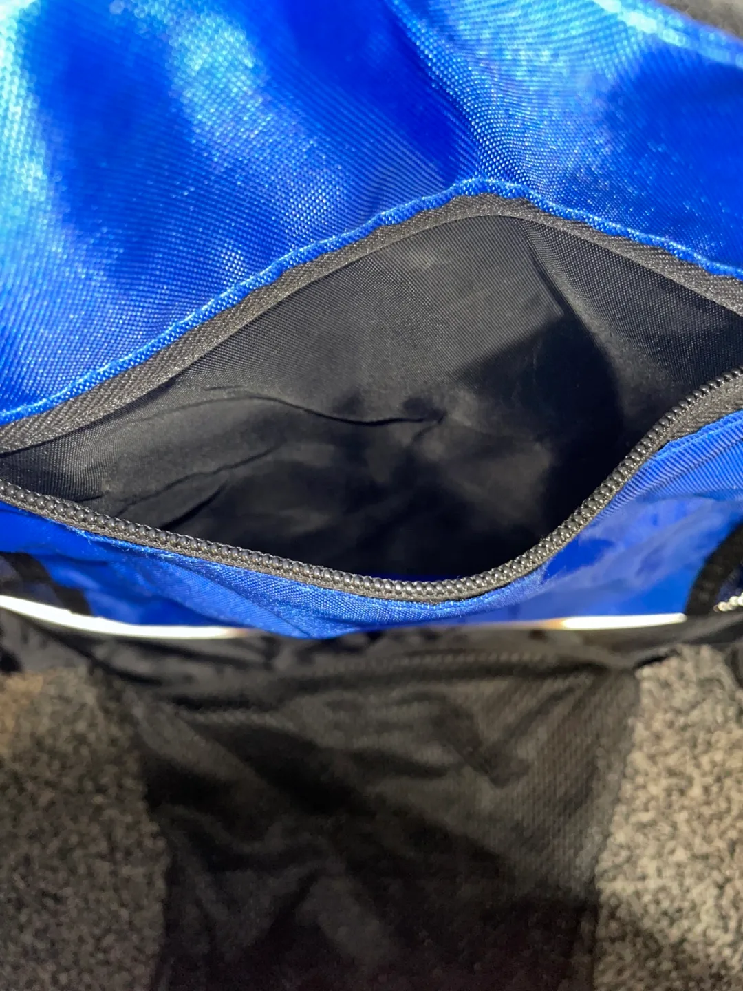 Blue and Black Drawstring Backpack with ball compartment image indicator(3)