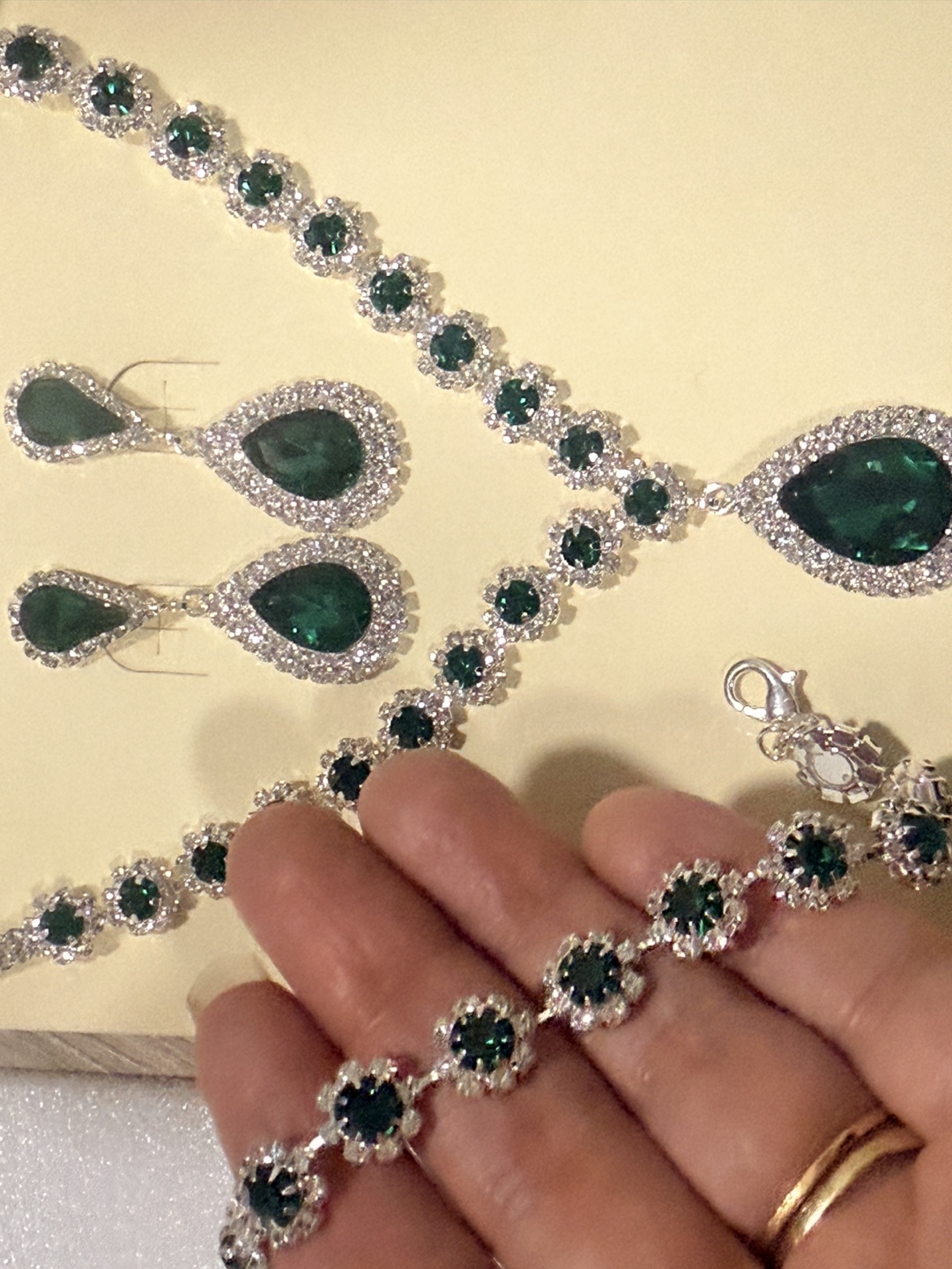 Stunning Emerald Green Rhinestone Jewellery Set - photo 4