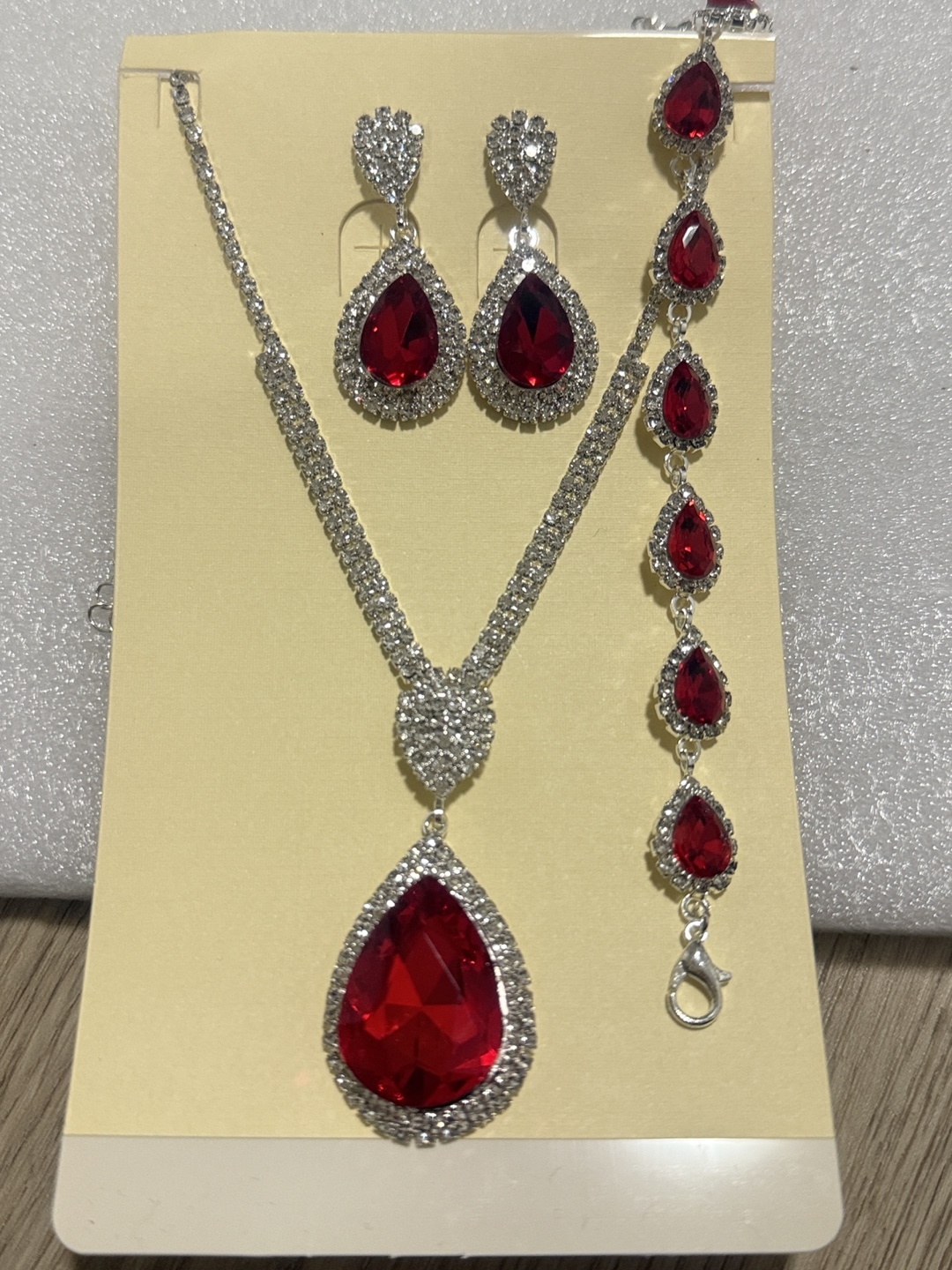 Red Crystal Jewellery Set - Necklace, Bracelet & Earrings - photo 2