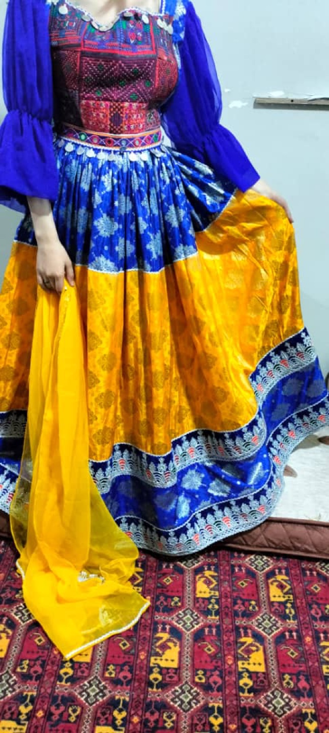 Stunning Traditional Two-Piece Suit - photo 3