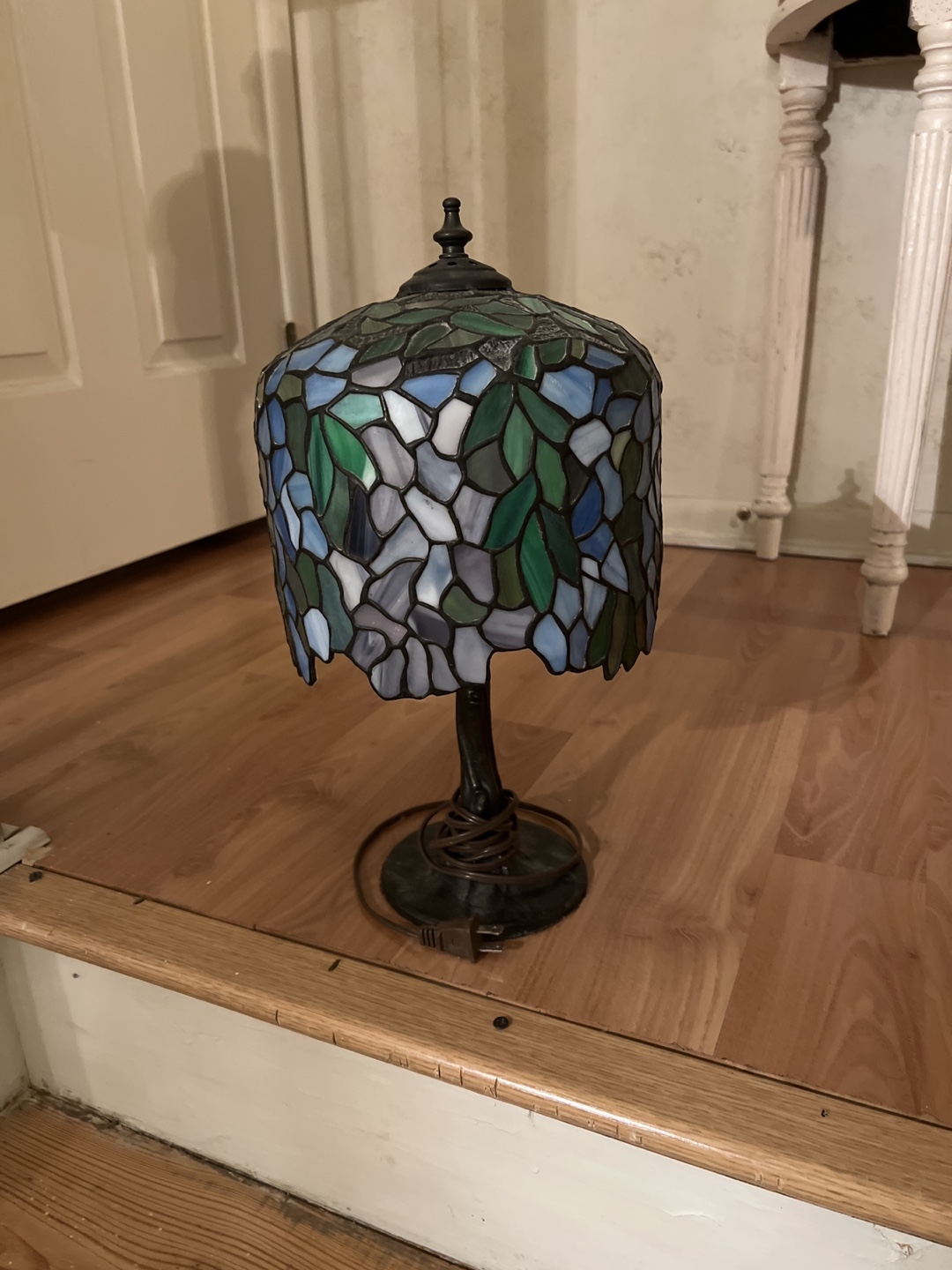 Tiffany inspired Style Wisteria Table Lamp