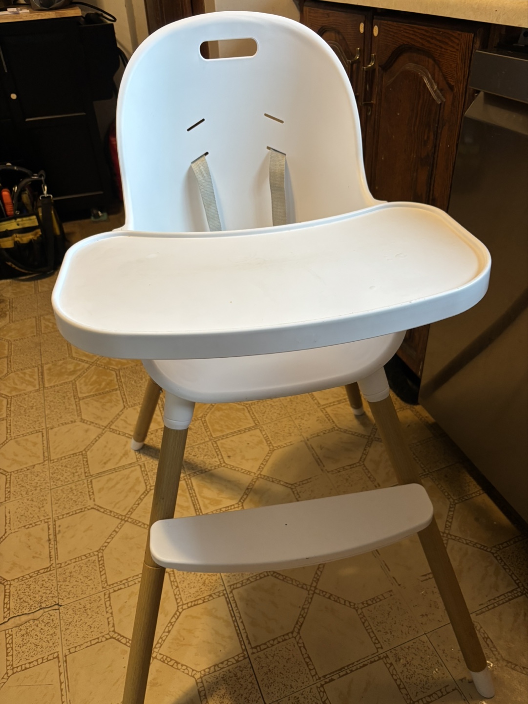 Safety 1st  High Chair with Tray and Footrest - photo 3