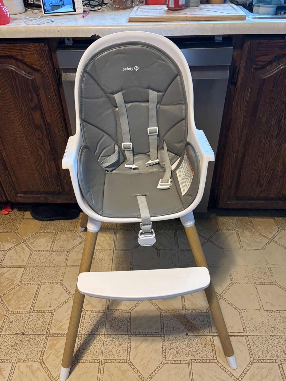 Safety 1st  High Chair with Tray and Footrest - photo 2