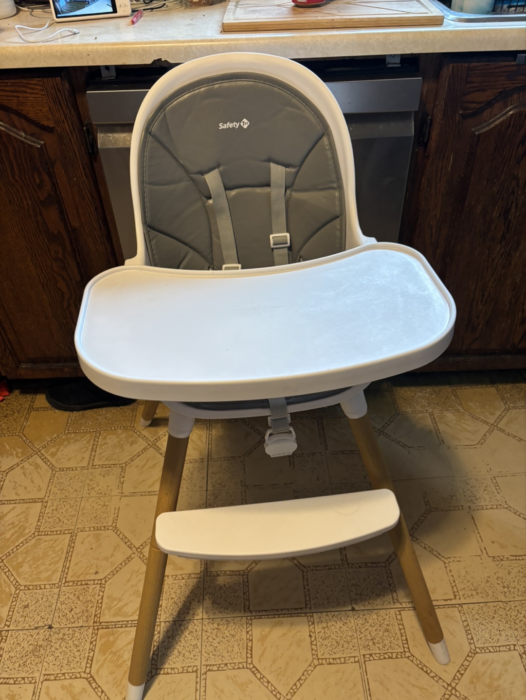 Safety 1st  High Chair with Tray and Footrest